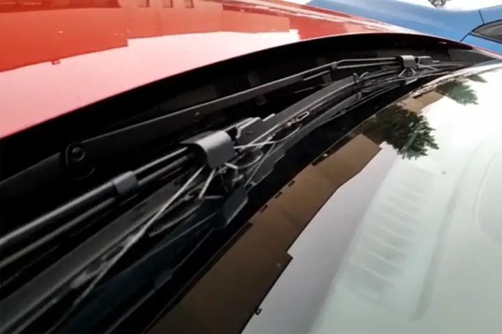 Hướng Dẫn Chi Tiết Về Dung Dịch Tẩy Đông Kính Chắn Gió Xe Mazda: Lựa Chọn Thông Minh Cho Mùa Đông