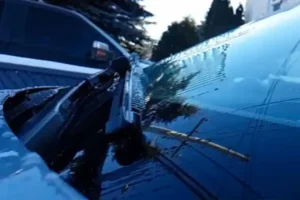 Hướng Dẫn Chi Tiết Về Dung Dịch Tẩy Đông Kính Chắn Gió Xe Mazda: Lựa Chọn Thông Minh Cho Mùa Đông
