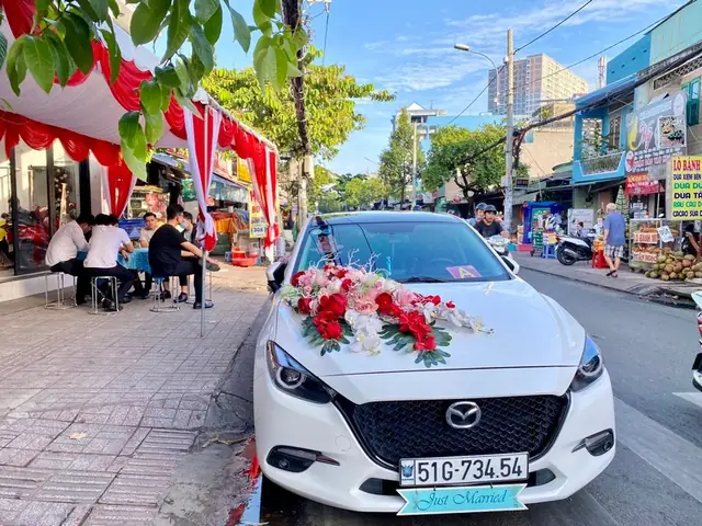 Hướng Dẫn Chọn Thuê Xe Cưới Mazda 2 Giá Tốt Cho Cô Dâu