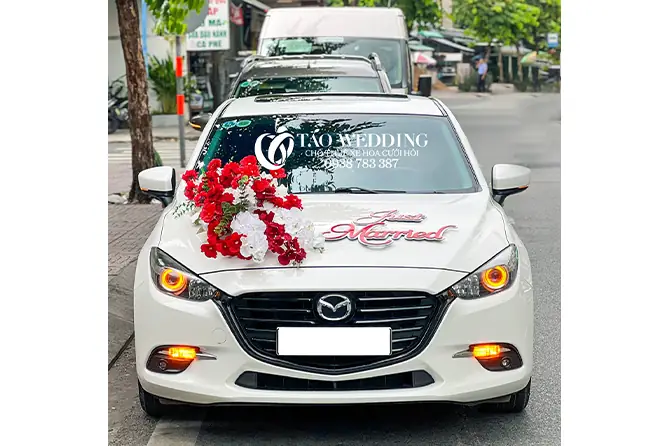 Thuê Xe Hoa Mazda 3 Giá Tốt – Xe Cưới Mazda 3 Đầy Đủ Dịch Vụ
