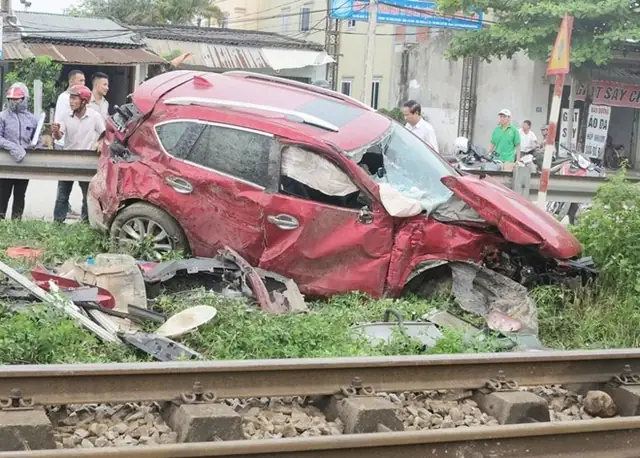 Cách Xử Lý Xe Mazda Bẹp Dúm Sau Tai Nạn: Hướng Dẫn Chi Tiết