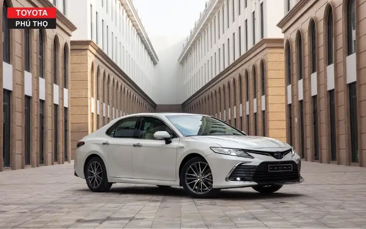 Đánh Giá Chi Tiết Xe Mazda Carmy: Tất Cả Những Điều Cần Biết