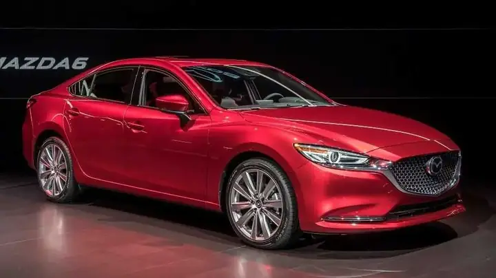 Đánh Giá Chi Tiết Xe Mazda Carmy: Tất Cả Những Điều Cần Biết