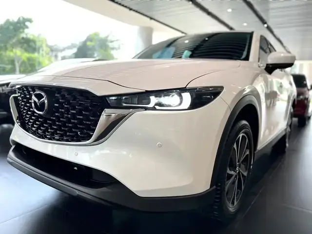 Xe Ô Tô Mazda Trắng Ảnh Đẹp: Khám Phá Vẻ Đẹp Tinh Tế Và Sang Trọng