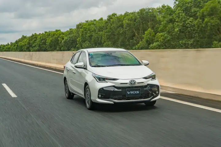 Toyota Vios: Đánh Giá Toàn Diện Từ Thiết Kế Đến Trải Nghiệm Lái Toyota Vios: Đánh Giá Toàn Diện Từ Thiết Kế Đến Trải Nghiệm Lái