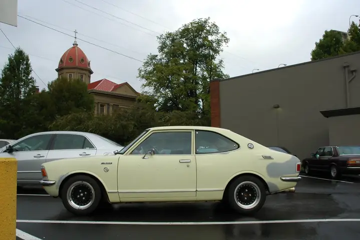 1972 Toyota Corolla – Biểu Tượng Của Sự Đột Phá Và Bền Bỉ Trong Lịch Sử Ô Tô Thế Giới 1972 Toyota Corolla – Biểu Tượng Của Sự Đột Phá Và Bền Bỉ Trong Lịch Sử Ô Tô Thế Giới