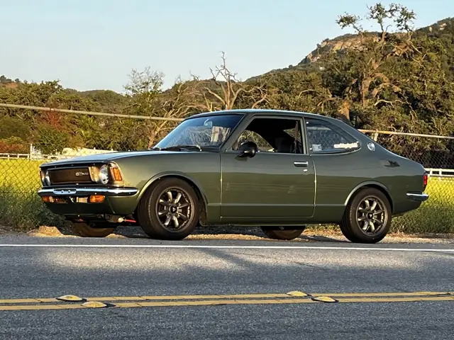 1972 Toyota Corolla – Biểu Tượng Của Sự Đột Phá Và Bền Bỉ Trong Lịch Sử Ô Tô Thế Giới 1972 Toyota Corolla – Biểu Tượng Của Sự Đột Phá Và Bền Bỉ Trong Lịch Sử Ô Tô Thế Giới