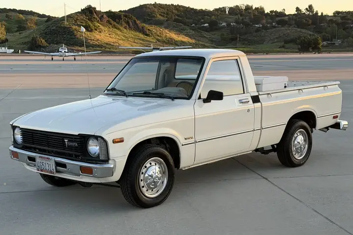 1979 Toyota Dolphin: Huyền Thoại Của Thời Kỳ Đỉnh Cao Ô Tô Nhật Bản 1979 Toyota Dolphin: Huyền Thoại Của Thời Kỳ Đỉnh Cao Ô Tô Nhật Bản