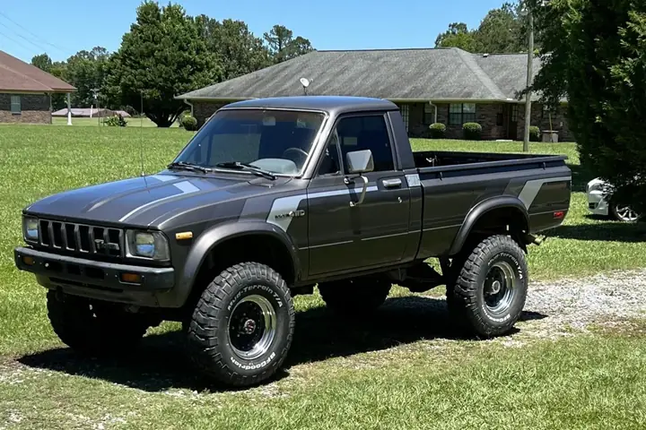 1982 Toyota Pickup: Lịch Sử, Đặc Điểm Và Giá Trị Hiện Nay