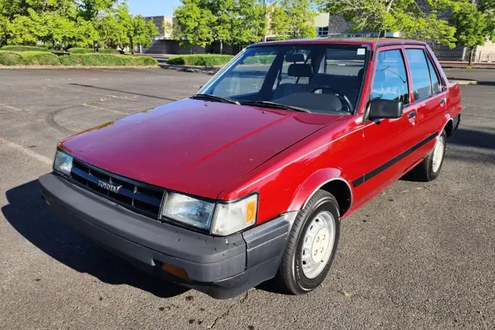 1986 Toyota Corolla: Huyền Thoại Cổ Điển Của Thế Hệ Xe Hơi Đa Dụng 1986 Toyota Corolla: Huyền Thoại Cổ Điển Của Thế Hệ Xe Hơi Đa Dụng