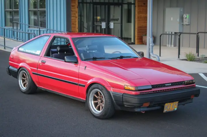 1986 Toyota Corolla: Huyền Thoại Cổ Điển Của Thế Hệ Xe Hơi Đa Dụng 1986 Toyota Corolla: Huyền Thoại Cổ Điển Của Thế Hệ Xe Hơi Đa Dụng