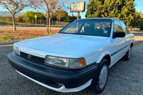 1990 Toyota Camry: Lịch Sử, Thông Số Và Giá Trị Sưu Tập
