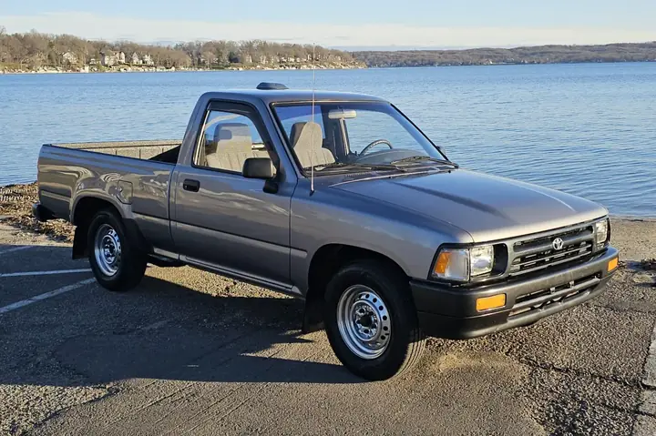 1994 Toyota Truck: Hành Trình Của Một Biệt Thự Đường Phố Và Những Bài Học Đáng Giá