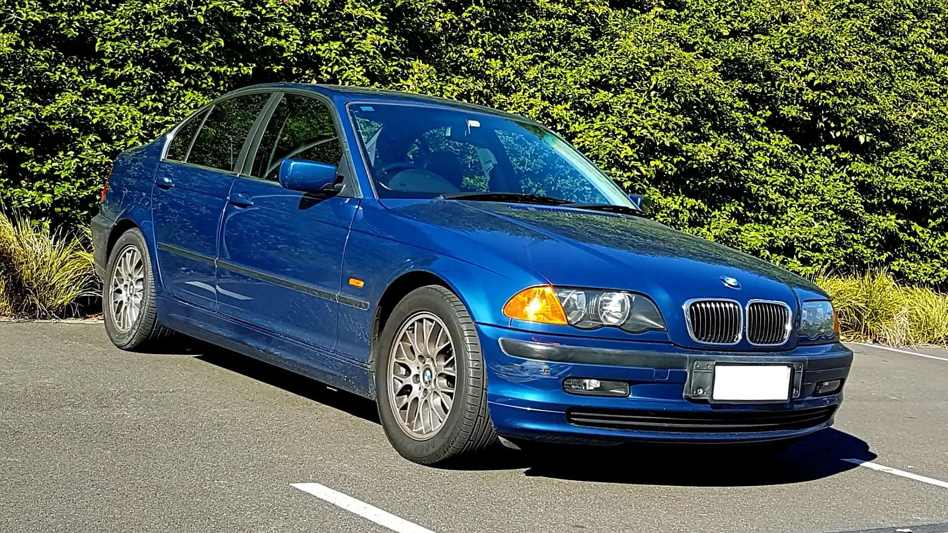 2001 BMW 3 Series 325i: Đánh Giá Chi Tiết, Thông Số Kỹ Thuật và Kinh Nghiệm Mua Xe Cũ 4 2001 bmw 3 series 325i - Hình 2
