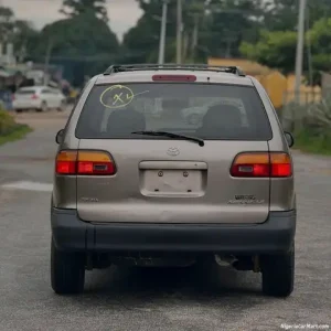 2001 Toyota Sienna: Tổng Quan Chi Tiết Về Mẫu Xe Gia Đình Đáng Tin Cậy