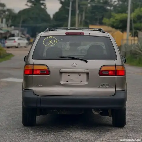 2001 Toyota Sienna: Tổng Quan Chi Tiết Về Mẫu Xe Gia Đình Đáng Tin Cậy