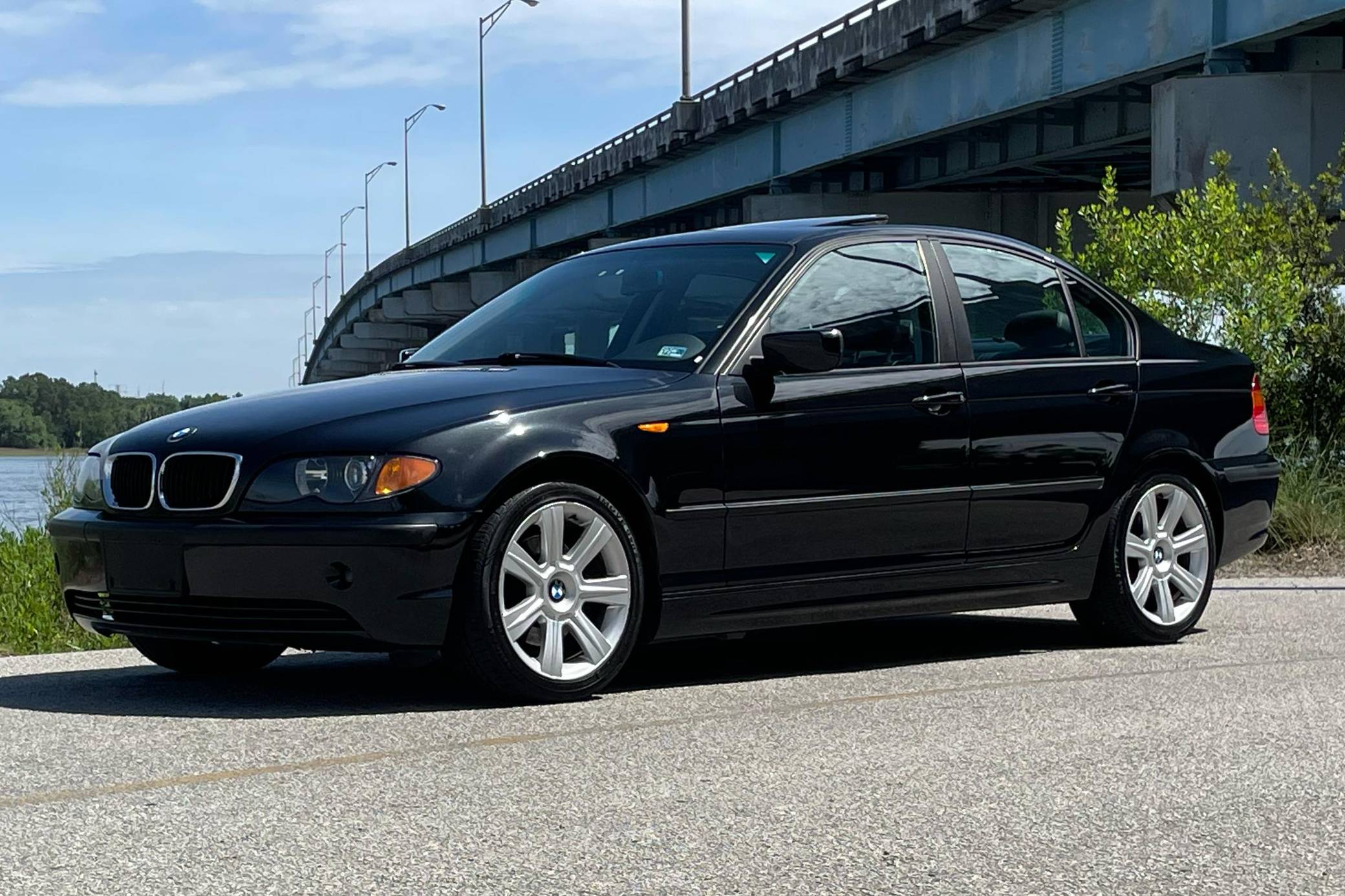 2002 BMW 325i: Đánh Giá Chi Tiết, Thông Số Kỹ Thuật và Kinh Nghiệm Mua Xe Cũ 4 2002 bmw 325i - Hình 2
