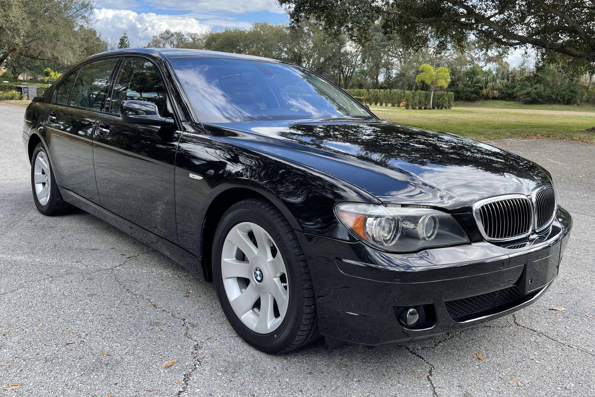 2007 BMW 750: Đánh Giá Chi Tiết Về Mẫu Xe Sang Huyền Thoại 2 2007 bmw 750 - Hình 3