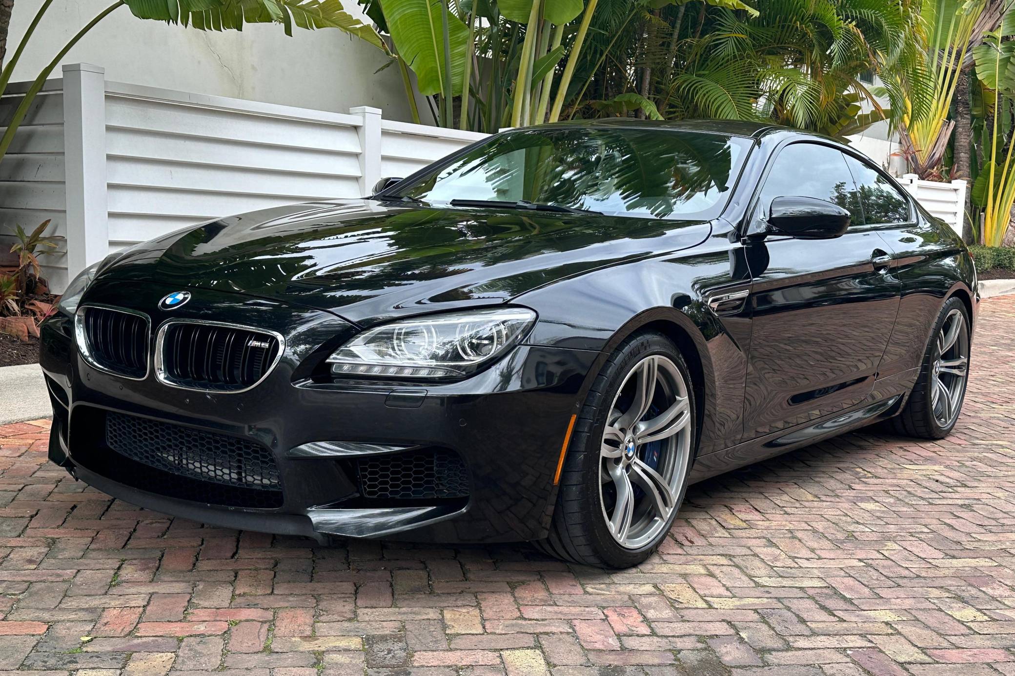 2013 BMW M6: Đỉnh Cao Của Sức Mạnh Và Sự Sang Trọng Trên Từng Cây Số 3 2013 bmw m6 - Hình 3