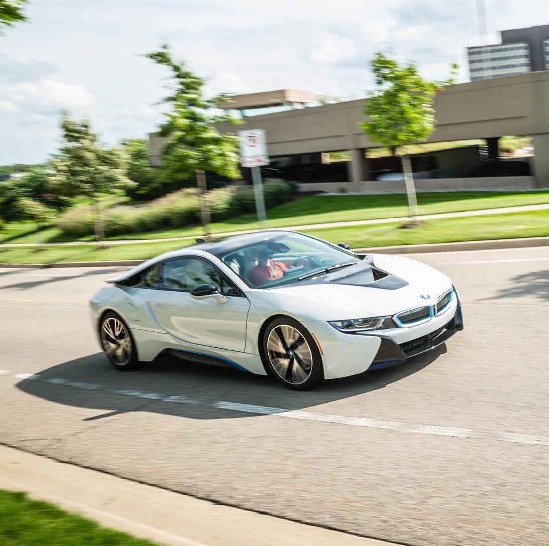 2016 BMW i8: Siêu Xe Plug-in Hybrid Định Nghĩa Lại Tương Lai 3 2016 bmw i8 - Hình 2