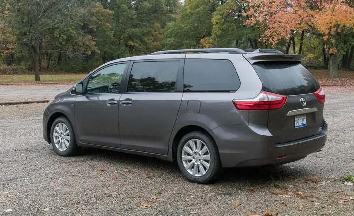 2017 Toyota Sienna – Đánh Giá Toàn Diện, So Sánh Và Lời Khuyên Mua Xe Gia Đình 2017 Toyota Sienna – Đánh Giá Toàn Diện, So Sánh Và Lời Khuyên Mua Xe Gia Đình