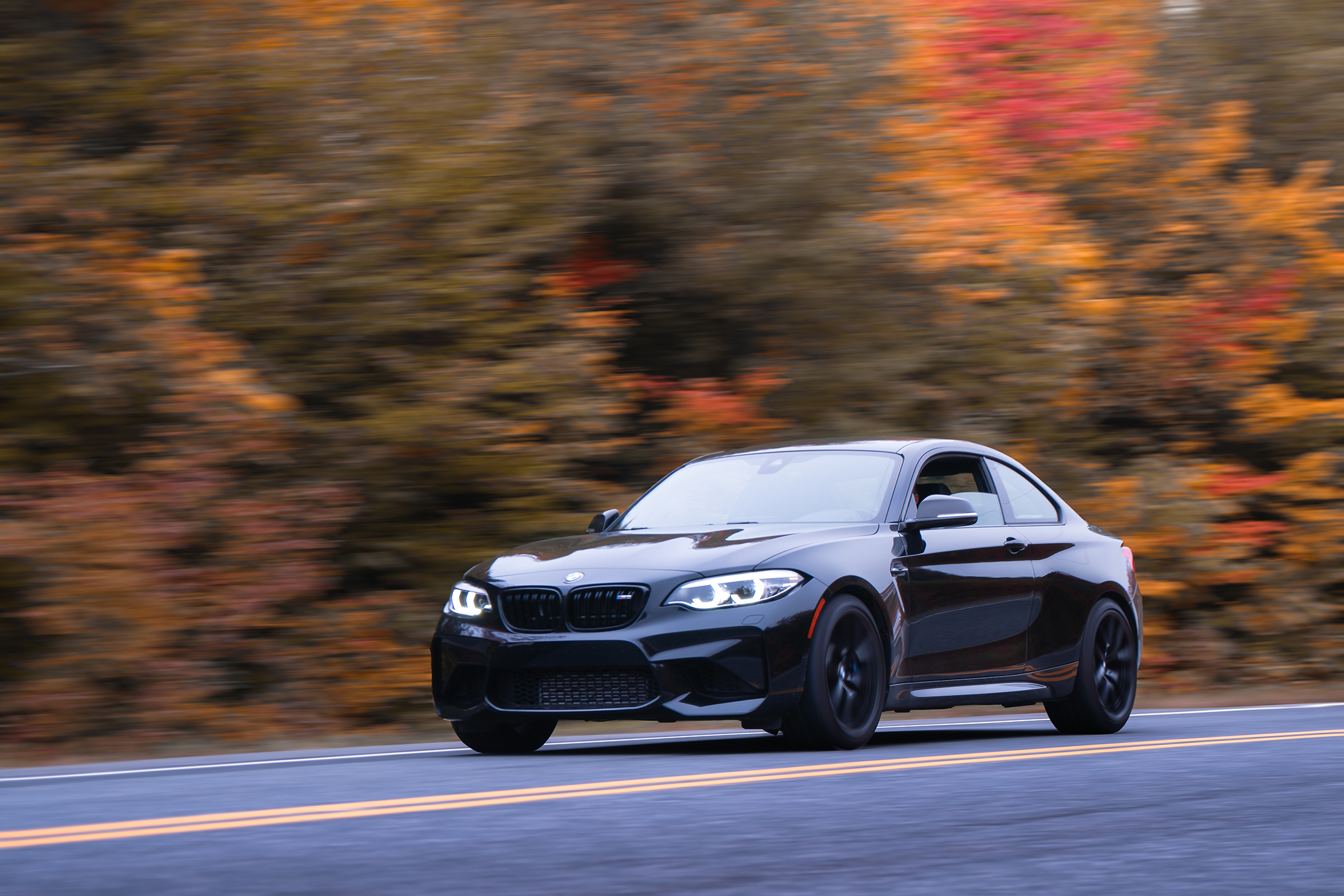 2018 BMW M2: Đánh giá chi tiết về “Quái thú” cỡ nhỏ đầy mê hoặc 3 2018 bmw m2 - Hình 3