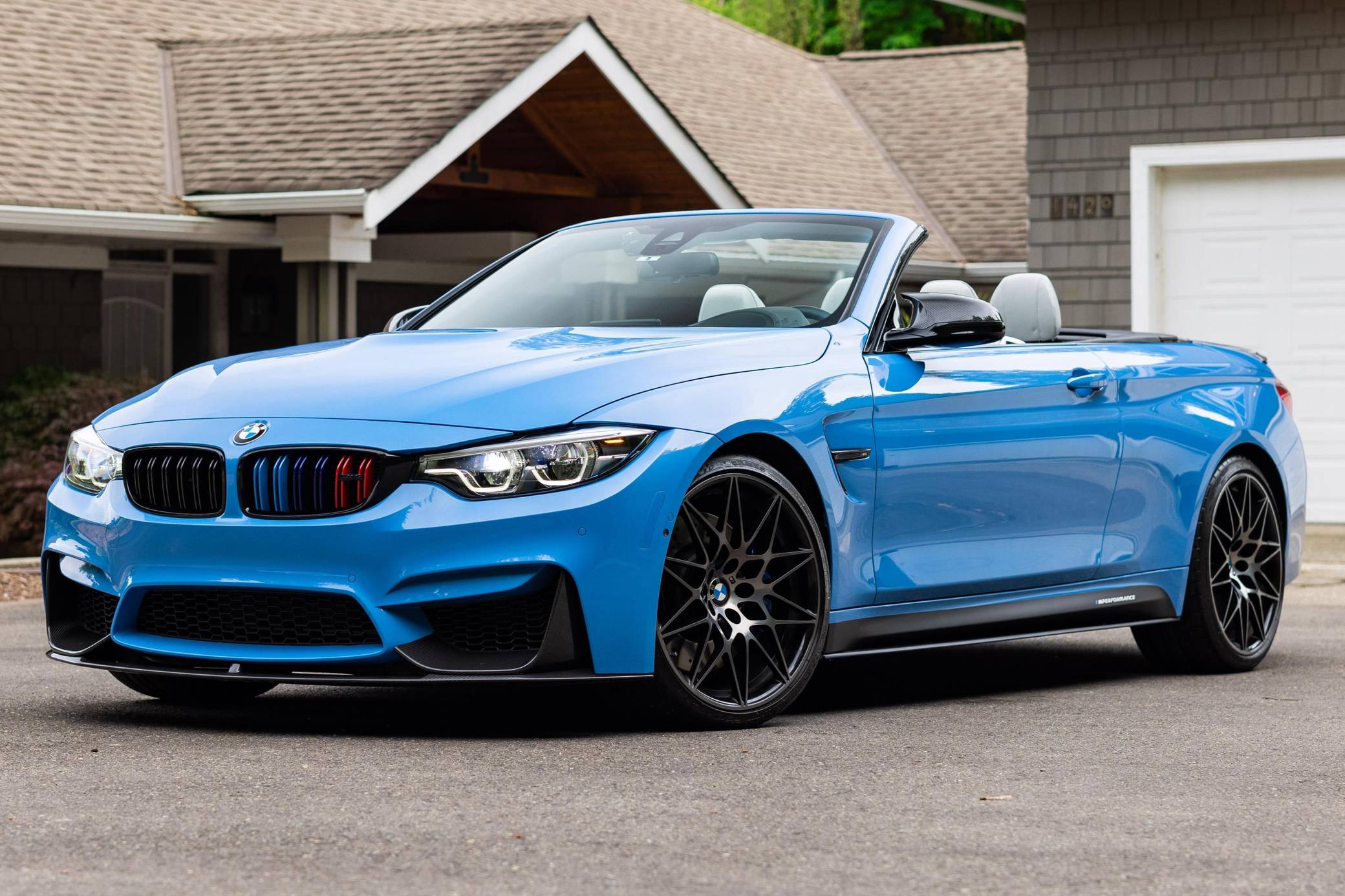 2018 BMW M4 Convertible: Đẳng Cấp Xếp Hàng Đầu Và Trải Nghiệm Lái Xe Mui Trần Đỉnh Cao 5 2018 bmw m4 convertible - Hình 1