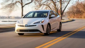 2020 Toyota Prius – Đánh Giá Toàn Diện, So Sánh Và Lời Khuyên Khi Mua Xe