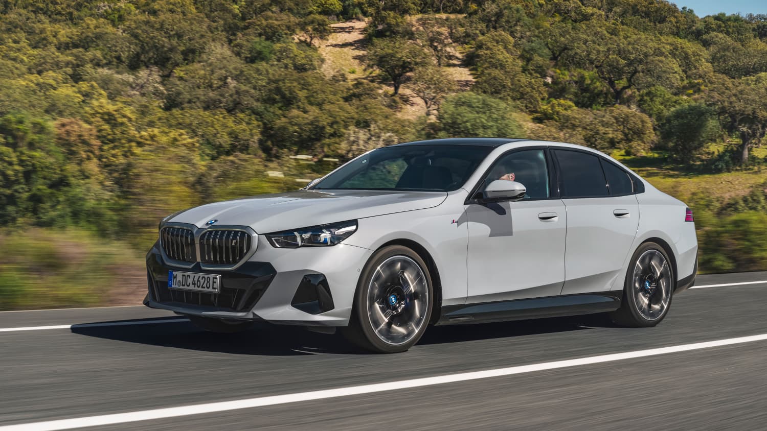 BMW 5 Series (5 er BMW): Đẳng Cấp Sedan Hạng Sang Trung Tâm Không Thể Bỏ Lỡ 2 5 er bmw - Hình 4