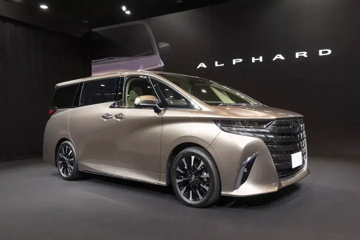 Bán Toyota Anh Phát – Địa Chỉ Uy Tín Cho Những Người Yêu Xe Hơi Chất Lượng