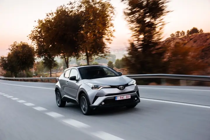 Bán Toyota C‑hr: Chiến Lược Thành Công Và Những Điều Khách Hàng Cần Biết Khi Mua Xe Bán Toyota C‑hr: Chiến Lược Thành Công Và Những Điều Khách Hàng Cần Biết Khi Mua Xe