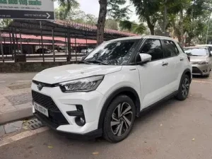 Bàn Toyota Cũ: Lựa Chọn Thông Minh Cho Người Mua Xe Hơi Giá Trị