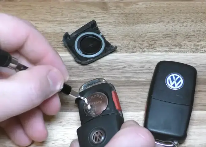 Bao Lâu Cần Thay Pin Chìa Khóa Xe Mazda 3? Hướng Dẫn Chi Tiết Và Dấu Hiệu Nhận Biết