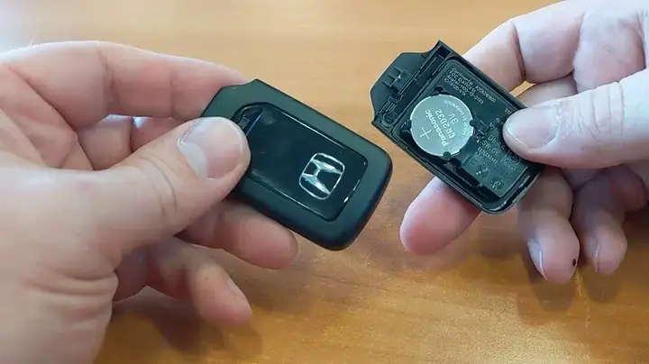Bao Lâu Cần Thay Pin Chìa Khóa Xe Mazda 3? Hướng Dẫn Chi Tiết Và Dấu Hiệu Nhận Biết
