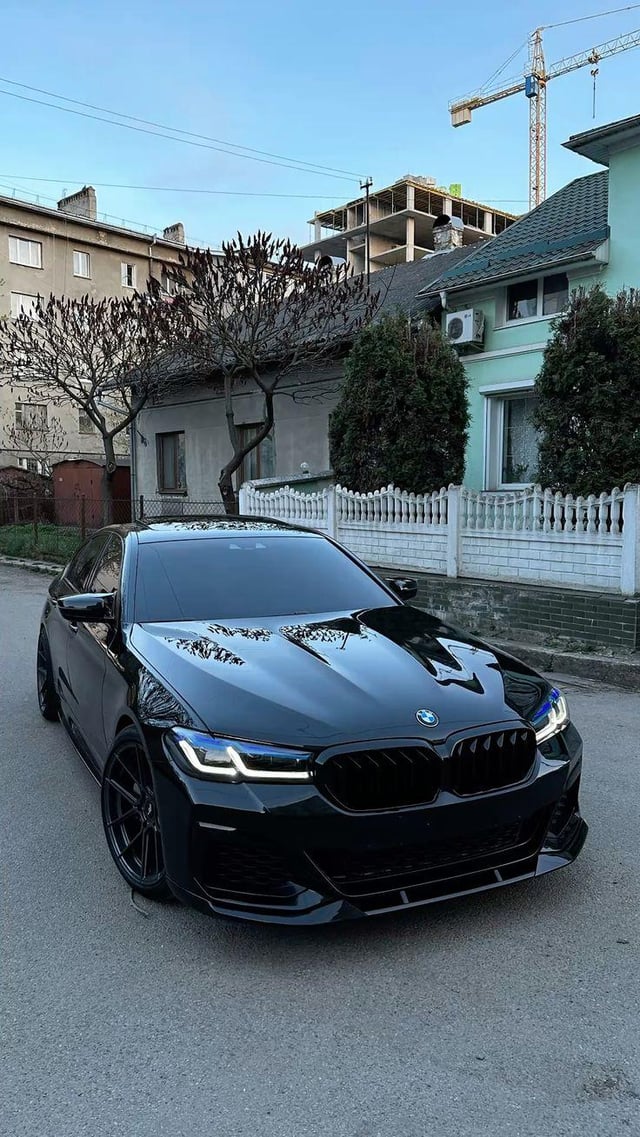 Black BMW: Đẳng Cấp Xe Hơi Đen Huyền Bí Và Sức Hút Vượt Thời Gian 4 black bmw - Hình 2