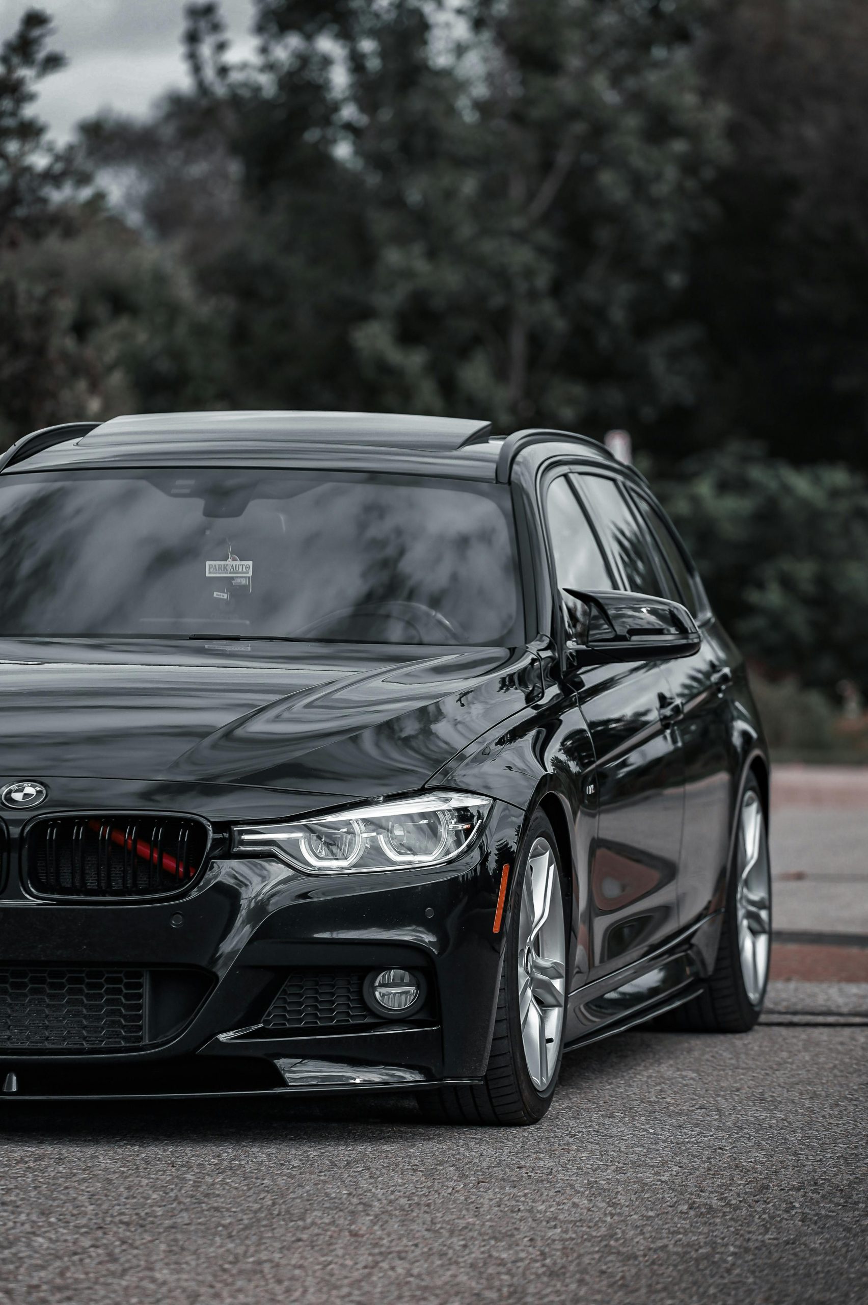 Black BMW: Đẳng Cấp Xe Hơi Đen Huyền Bí Và Sức Hút Vượt Thời Gian 1 black bmw - Hình 5