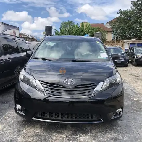 Black Toyota Sienna: Tổng Quan, Tính Năng Và Lời Khuyên Mua Xe Cho Gia Đình