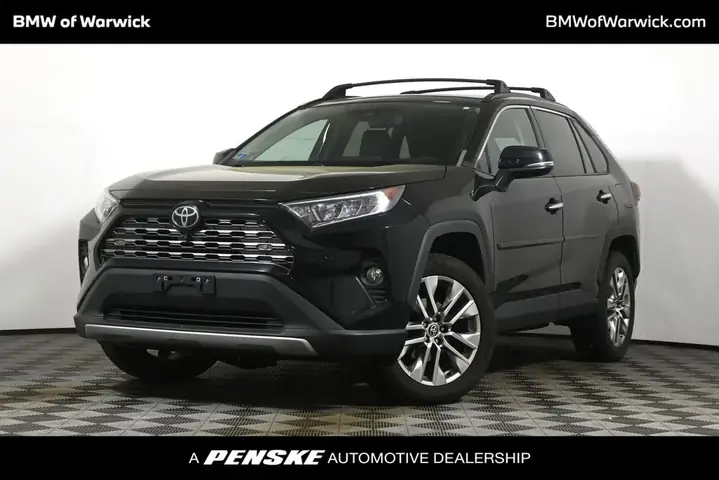 Black Toyota Warwick – Sự Kết Hợp Hoàn Hảo Giữa Sang Trọng Và Hiệu Suất