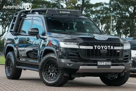 Black Toyota Warwick – Sự Kết Hợp Hoàn Hảo Giữa Sang Trọng Và Hiệu Suất