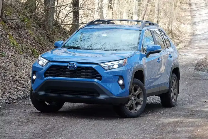 Blue Toyota Rav4: Khám Phá Chi Tiết Xe Suv Đẳng Cấp Với Màu Xanh Đậm