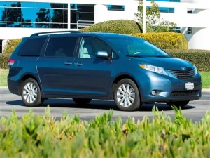 Blue Toyota Sienna – Sự Kết Hợp Hoàn Hảo Giữa Độ Bền, Thiết Kế Và Công Nghệ Cho Gia Đình Hiện Đại