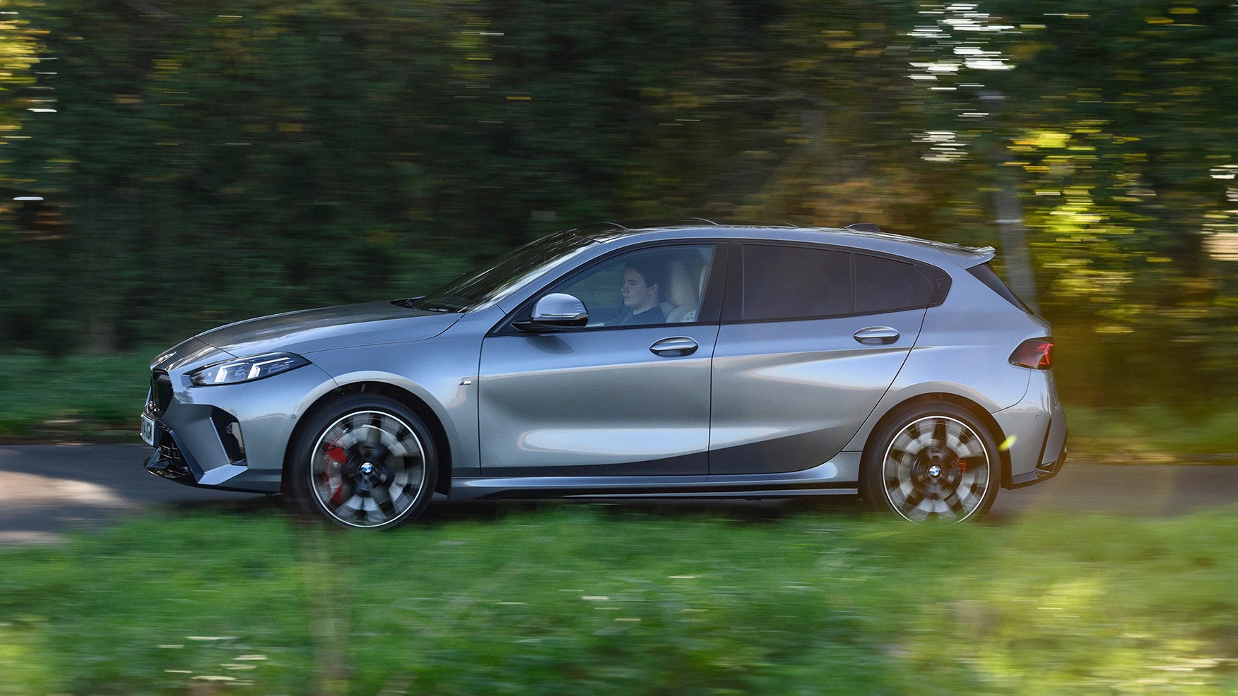 BMW 1 Series Hatchback: Đánh Giá Chi Tiết Từ A-Z Cho Người Đam Mê Xe Hạng Sang Cỡ Nhỏ 2 bmw 1 series hatchback - Hình 3
