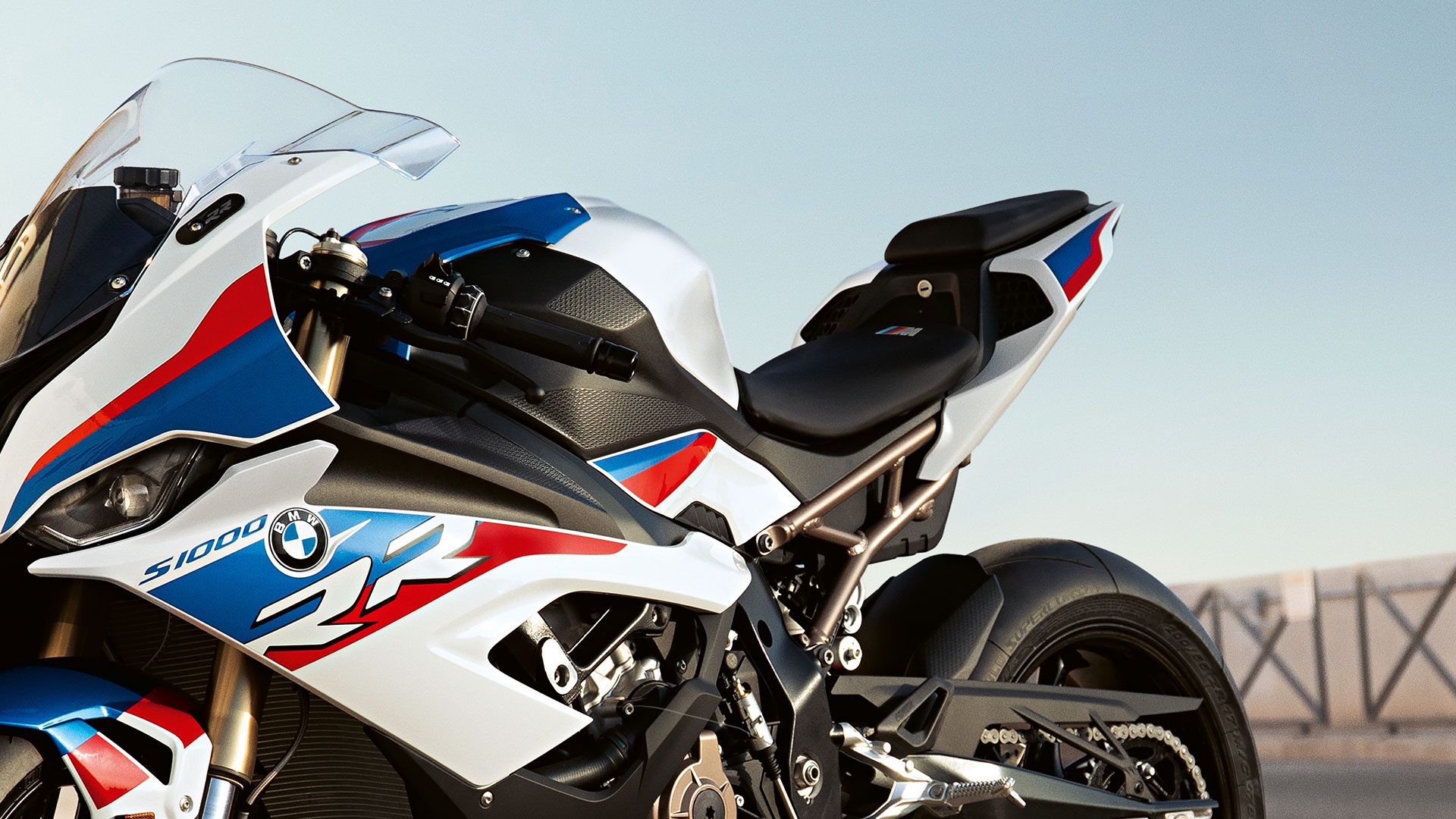 BMW 1000RRR: Sự Thật Về Siêu Mô Tô Huyền Thoại Hay Chỉ Là Lỗi Chính Tả? 3 bmw 1000rrr - Hình 2