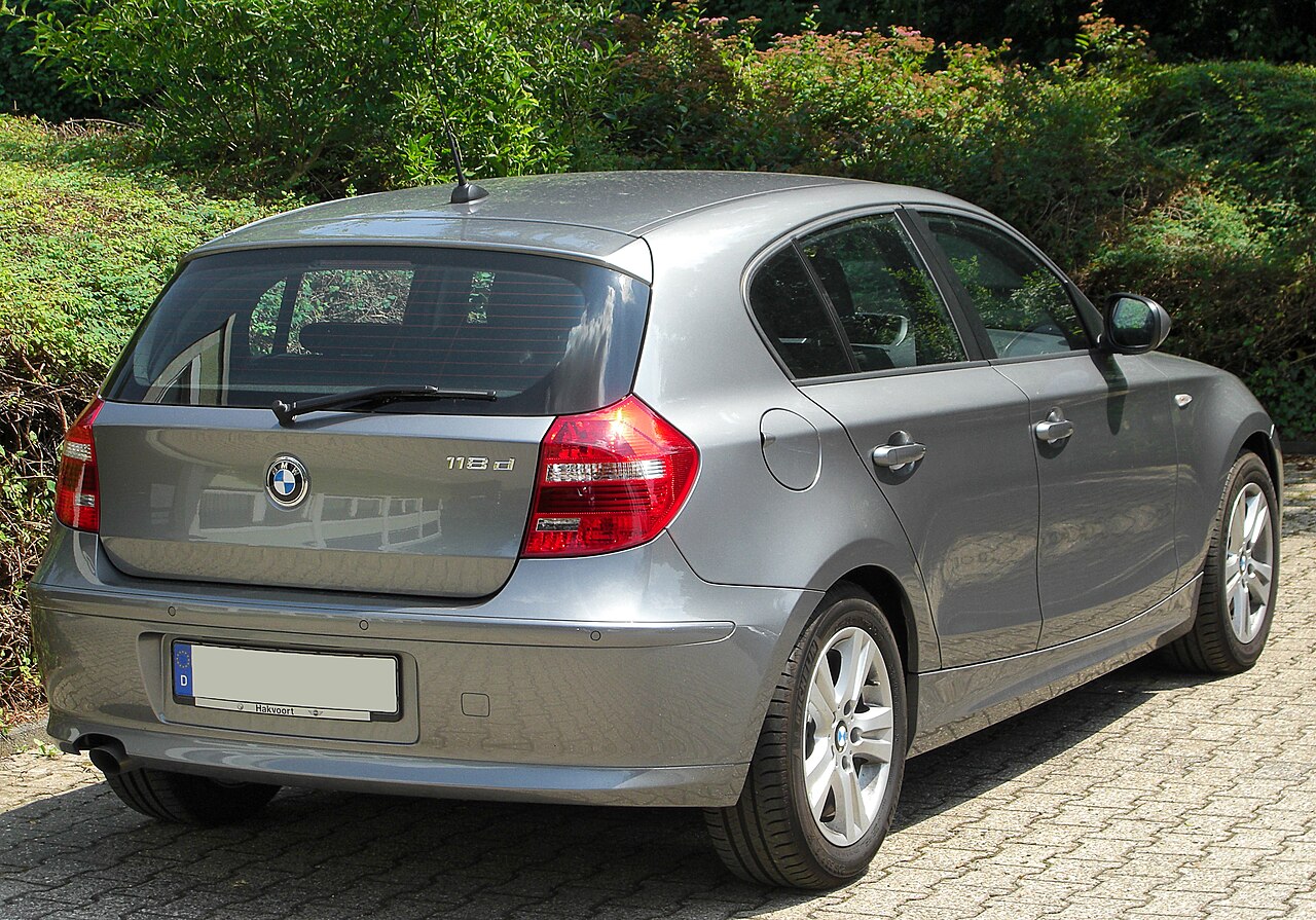 BMW 118d: Đánh giá chi tiết từ động cơ, vận hành đến chi phí sử dụng 4 bmw 118d - Hình 2