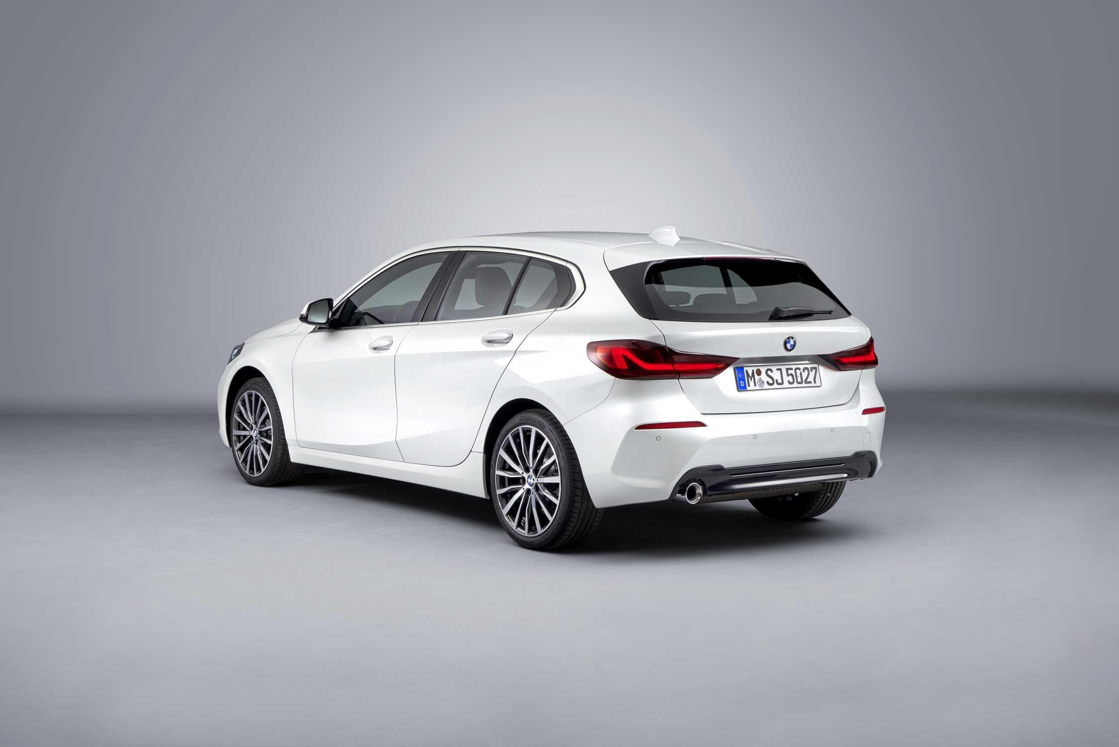 BMW 118i: Đánh giá chi tiết từ thiết kế, vận hành đến chi phí sử dụng 3 bmw 118i - Hình 3