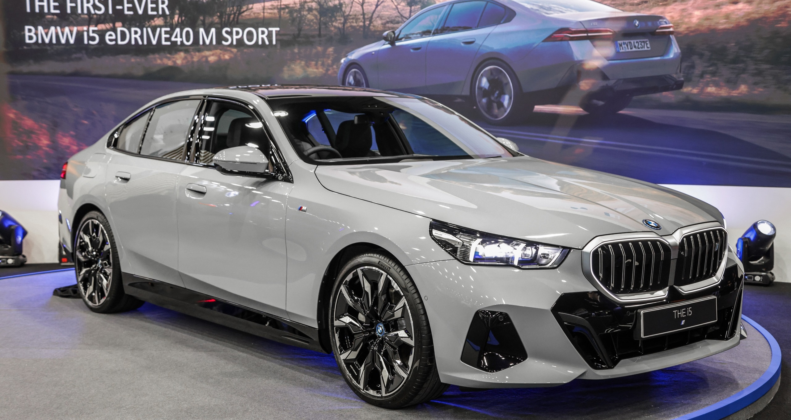 BMW 15: Giải Mã Toàn Diện Về Dòng Xe Huyền Thoại Và Những Điều Bạn Cần Biết 4 bmw 15 - Hình 2