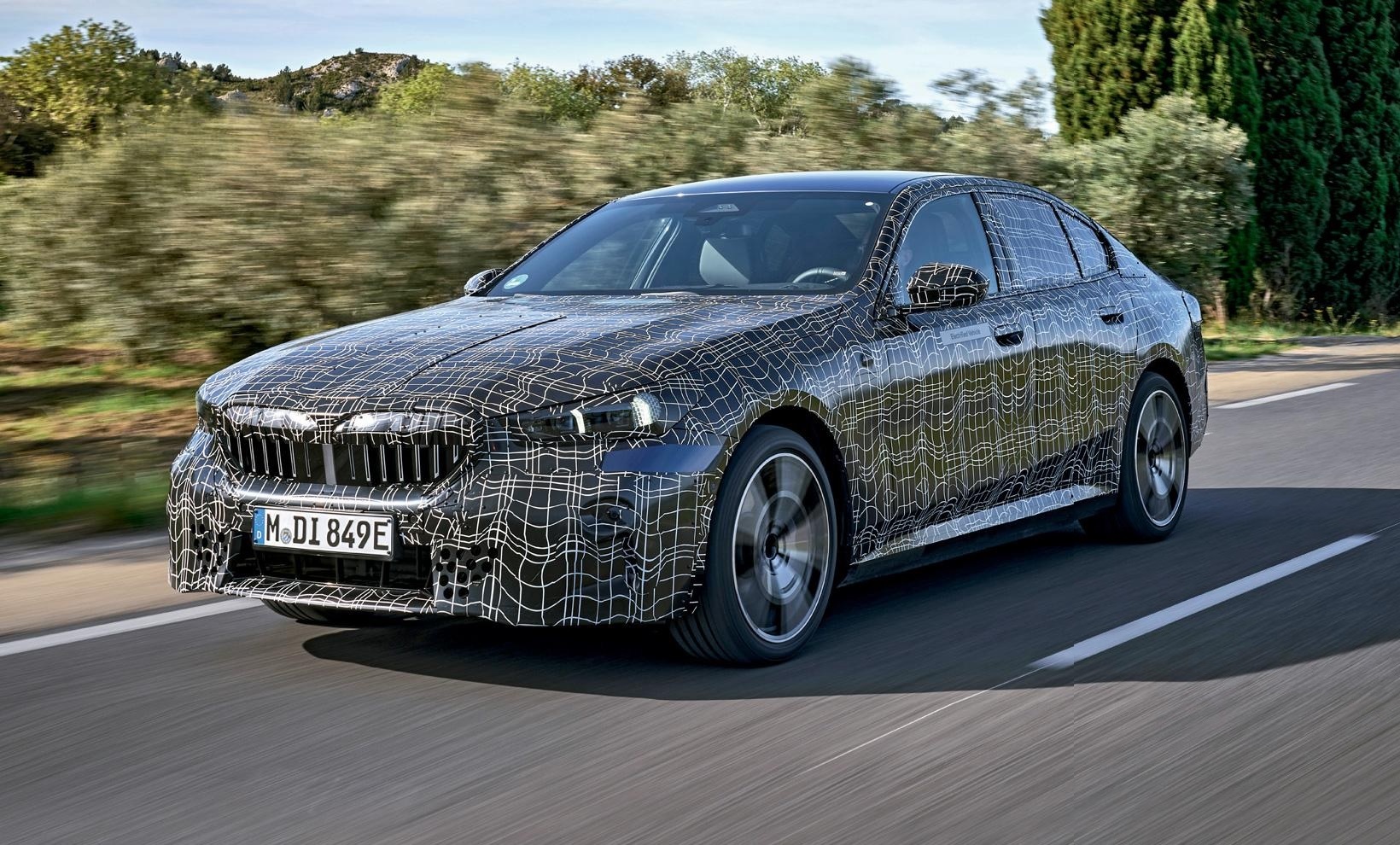 BMW 15: Giải Mã Toàn Diện Về Dòng Xe Huyền Thoại Và Những Điều Bạn Cần Biết 5 bmw 15 - Hình 1
