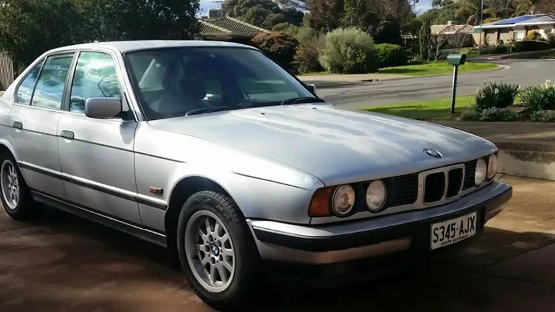 BMW 1993: Huyền Thoại Xe Hơi Đức Và Những Dấu Ấn Không Thể Phai Mờ 4 bmw 1993 - Hình 2