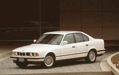 BMW 1993: Huyền Thoại Xe Hơi Đức Và Những Dấu Ấn Không Thể Phai Mờ 3 bmw 1993 - Hình 3