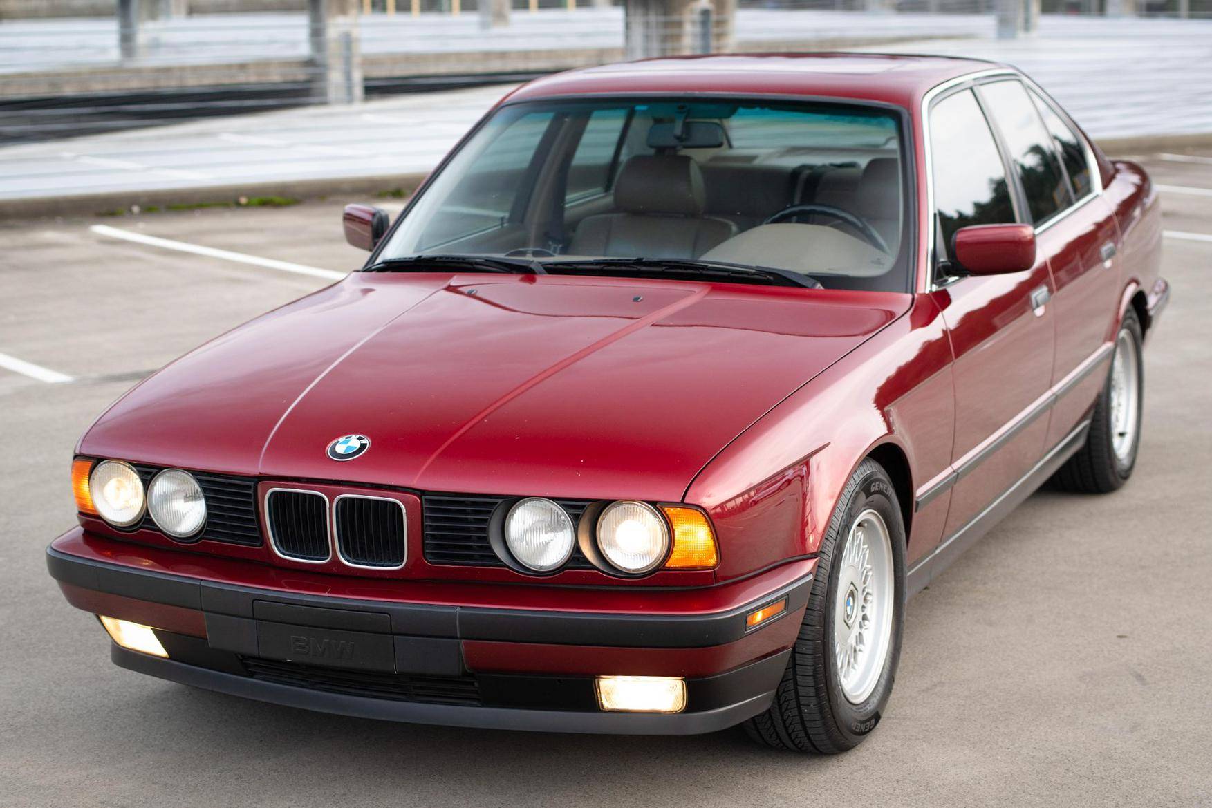 BMW 1993: Huyền Thoại Xe Hơi Đức Và Những Dấu Ấn Không Thể Phai Mờ 1 bmw 1993 - Hình 5
